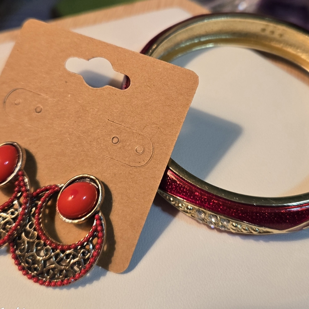 Vintage Jiu Long Xing Red & Gold Clamp Bracelet and unsigned Red & Gold Earrings